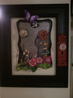 Graphic 45, paper crafts, frame, crafts, alice in wonderland art, tutorial, paper, frame, keyhole