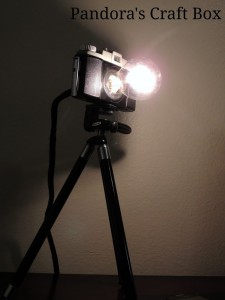 tripod lamp, tripod table lamp, wood tripod, camera lamp, wooden tripod lamp, lamp tripod, vintage camera lamp, DIY, DIY tripod lamp, DIY camera tripod lamp