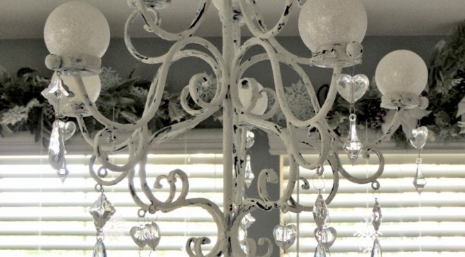 How-chalk-paint-a-chandelier-tutorial-for-christmas-decor