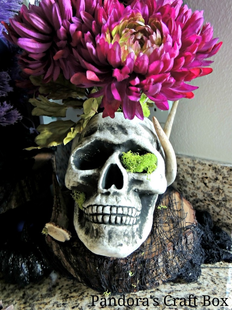 Halloween decor, Hallloween center piece, Halloween crafts, Skull
