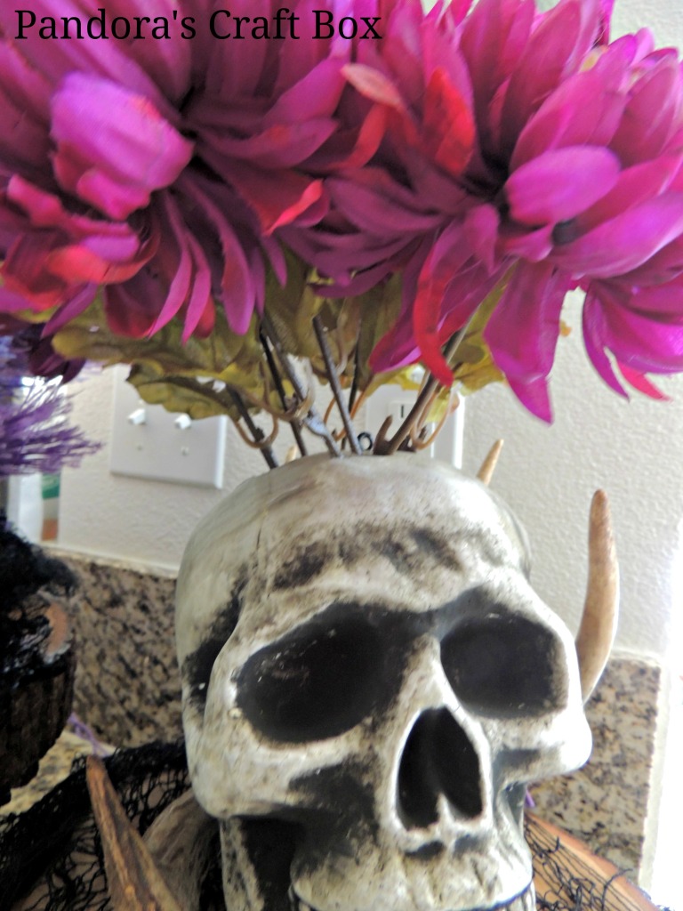 Halloween decor, Hallloween center piece, Halloween crafts, Skull