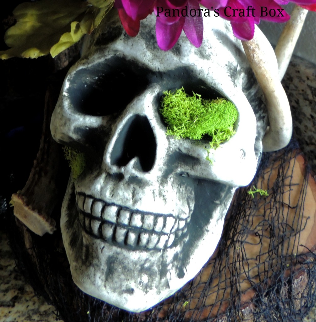 Halloween decor, Hallloween center piece, Halloween crafts, Skull